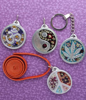 03-B Dije o Llavero Grande Pewter